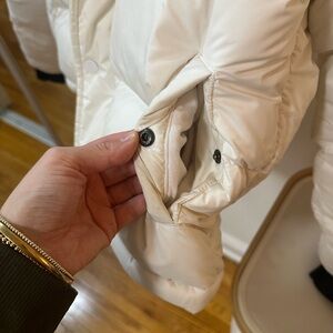 ARITZIA TNA SUPER PUFF Shorty XS in White